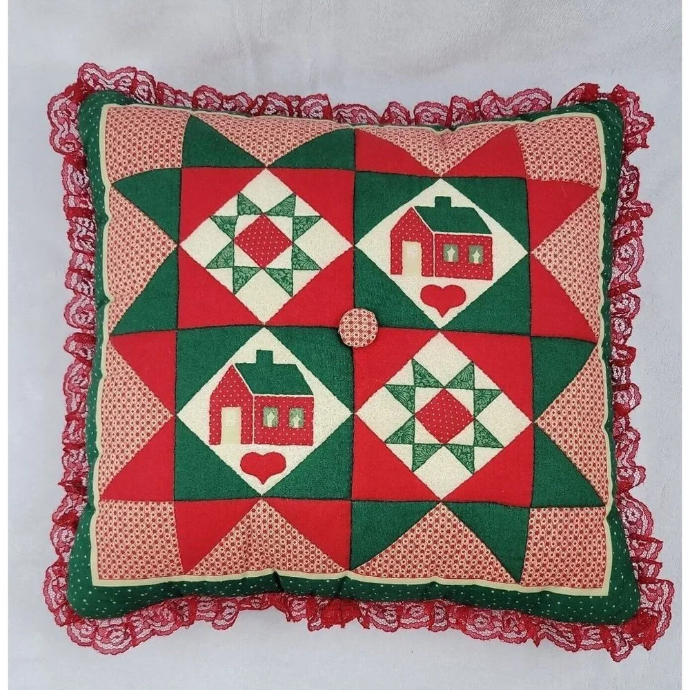 Country House 14 Inch Christmas Colors Throw Pillow With Lace Boarder